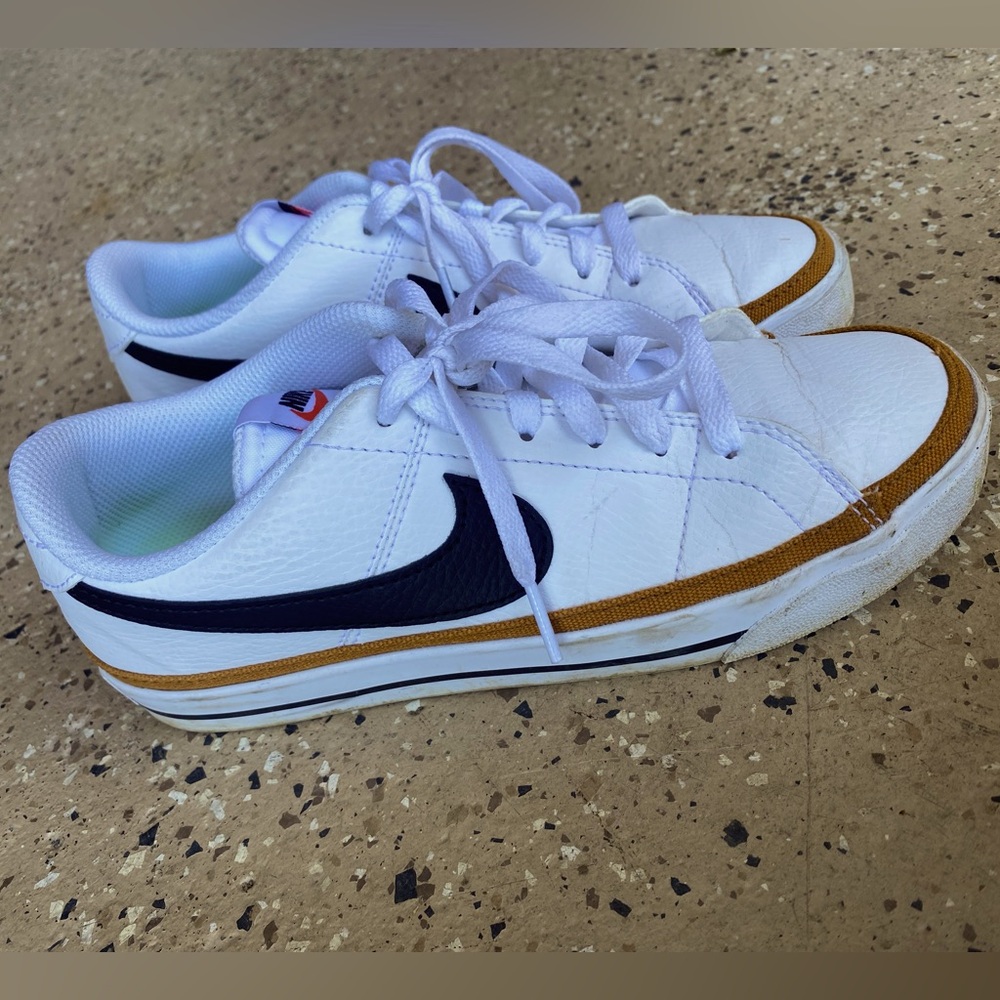 Nike Women’s Court Legacy